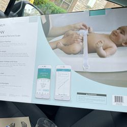 Hatch Grow Smart Changing Pad & Scale