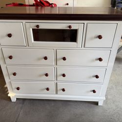 Vaughn Bassett 5 Piece Bedroom Set