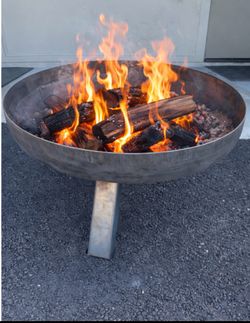 Brand New Patio Fire Pit 32”(wood)
