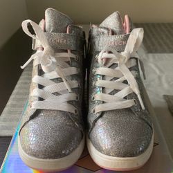 Girls Skechers Silver Size 2
