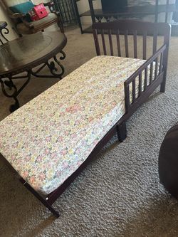 Toddler bed with mattress
