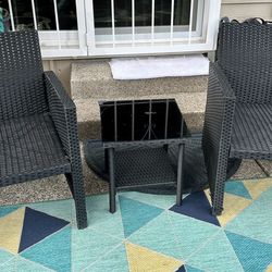 Outdoor Furniture 3 pieces / like new