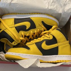 Nike Dunk Varsity Maize