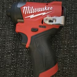 Milwaukee M12 Fuel 1/4 Impact Driver
