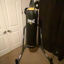 Hanging Everlast Punching Bag/with Rack