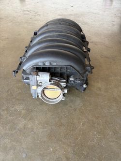L83 intake manifold and throttle body