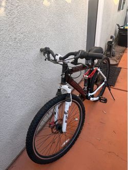 Genesis V2100 Mountain Bike