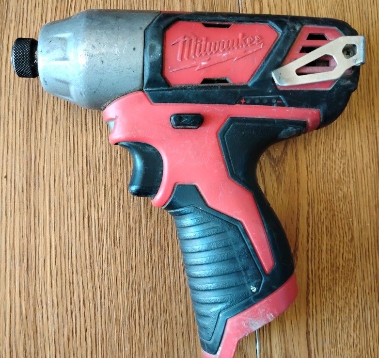 Milwaukee M12 1/4 driver