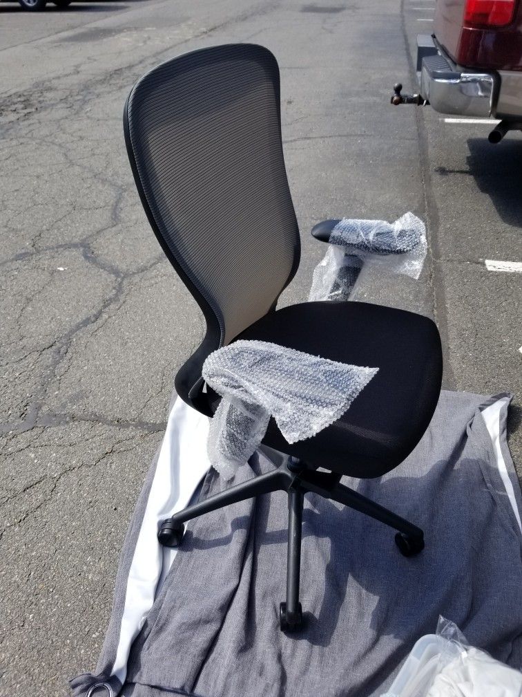 New Staples Ayalon Mesh and Fabric Task Chair Black 51505