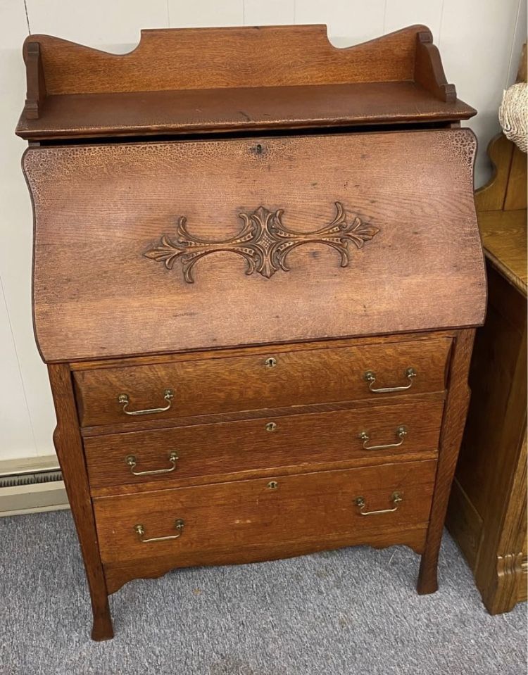 Slant Oak Front Desk (1910)