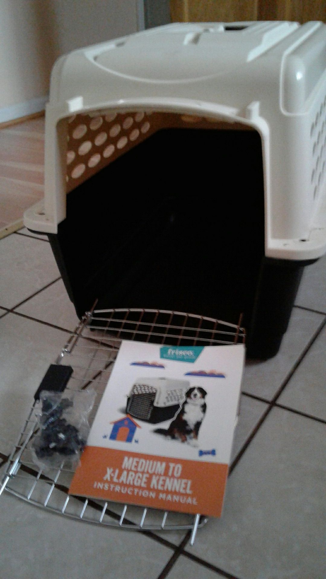 Frisco medium to X-large kennel brand new