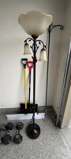 Allen and Roth Lamp