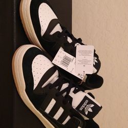 Men's Adidas FORUM LOW 84 Originals PANDA Size 11.5  NEW