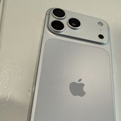 IPHONE 17 Silver 2TB LIKE NEW OPEN BOX