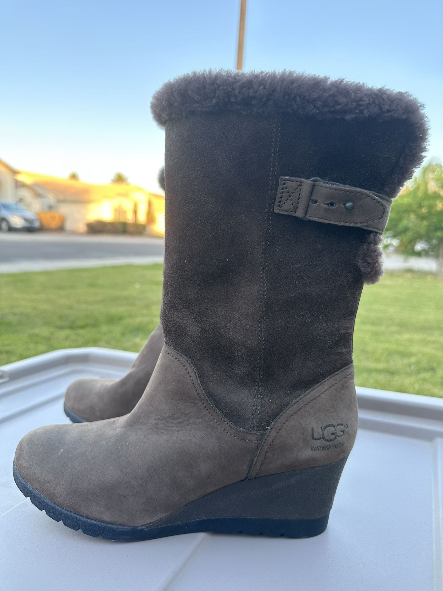 UGG waterproof  (Pick Up Only) 