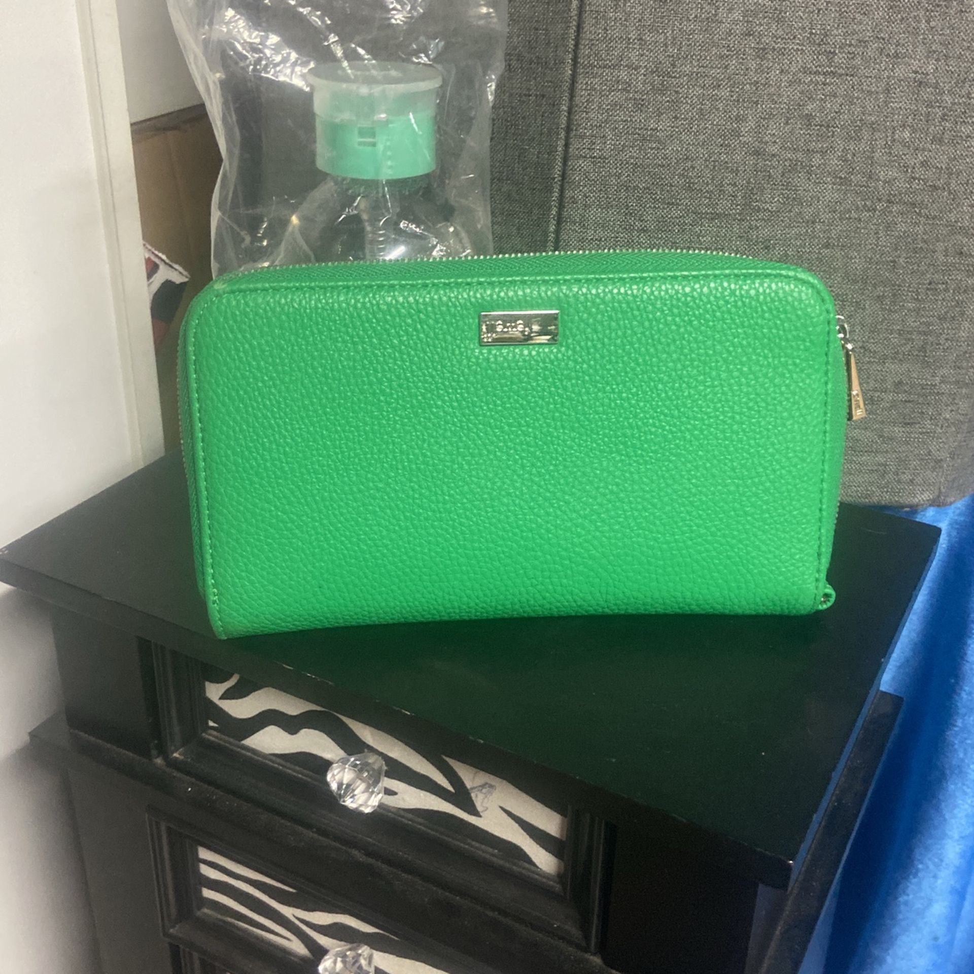 Wallet New. 20 Dlls
