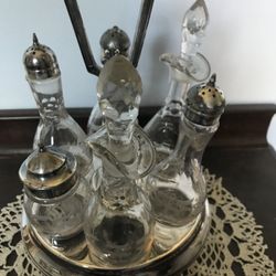 ANTIQUE VICTORIAN ERA SILVERPLATE CRUET SET WITH 6 ETCHED CONDIMENT BOTTLES