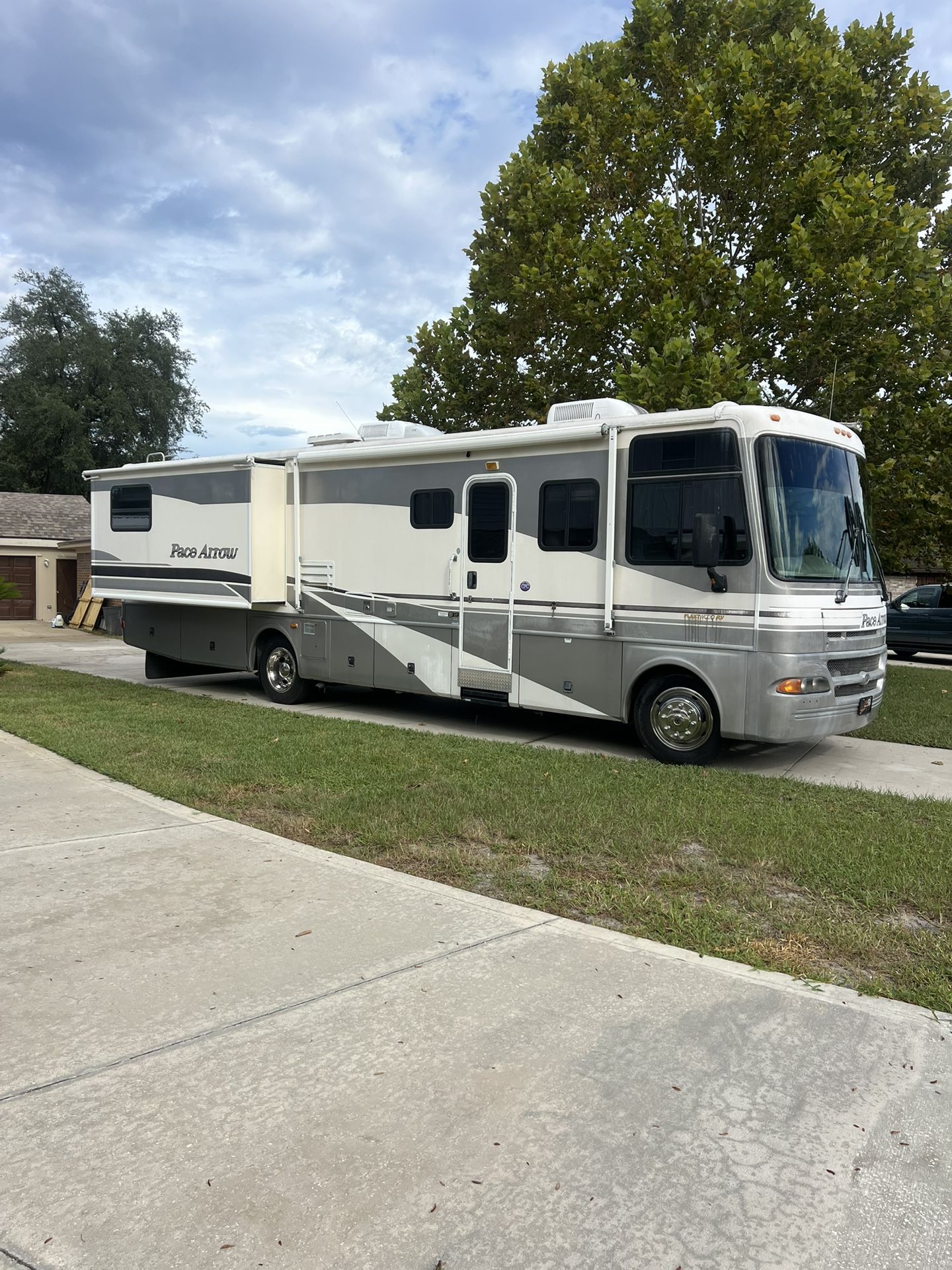 2003 Fleetwood Pace Arrow 36R