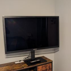 Samsung HD TVs (55"/46") w/ Google TV dongles