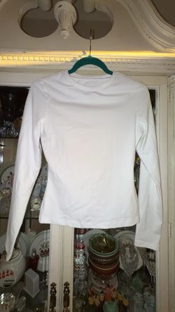 Trendy Queen Woman’s White Long Sleeve Shirt - Size Medium (M)
