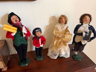 Byers Choice Carolers Figurines Set of 4
