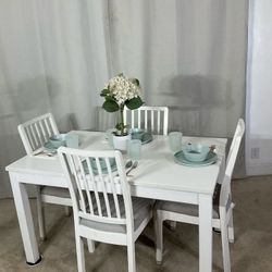 Extendable Dining Table & 4 Chairs PERFECT FOR APARTMENT