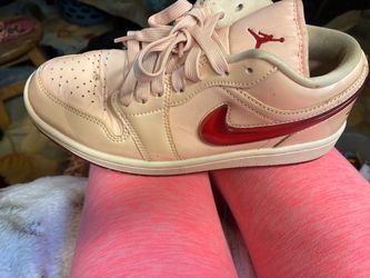 Woman’s size 7 shoes