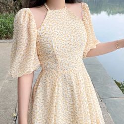 GOLD SQUARE-NECK JUMPSUIT