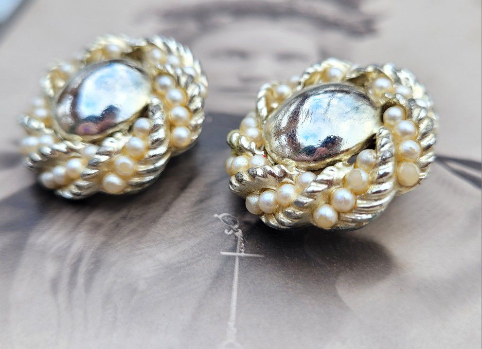 Vintage 1950s SaC Sarah Coventry Faux Pearl Gold Tone Clip On Dome Earrings