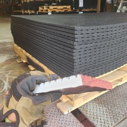 🛑 Heavy Duty Rubber Stall Mats 4x6 (3/4" Thick) - Miami 33130. Delivery fee
🛑Perfect for home or commercial gyms, horse stalls, garage, foot traffic