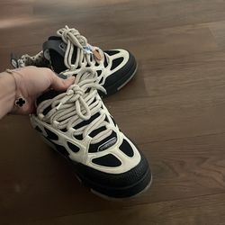 In good condition size 9