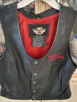 Harley Davison Woomen’s ,Leather  Vest Size  Xl Run  small