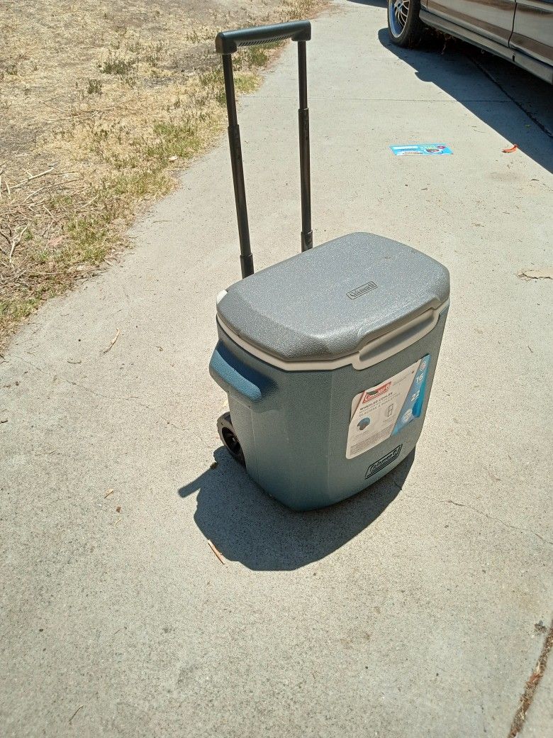 Coleman Ice Chest With Wheels