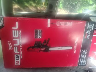 MilwaukeeM18 FUEL 18V Brushless Cordless 20 in. Dual Battery Chainsaw Kit with (2) 8.0 Ah FORGE Batteries, Dual Bay Rapid Charger