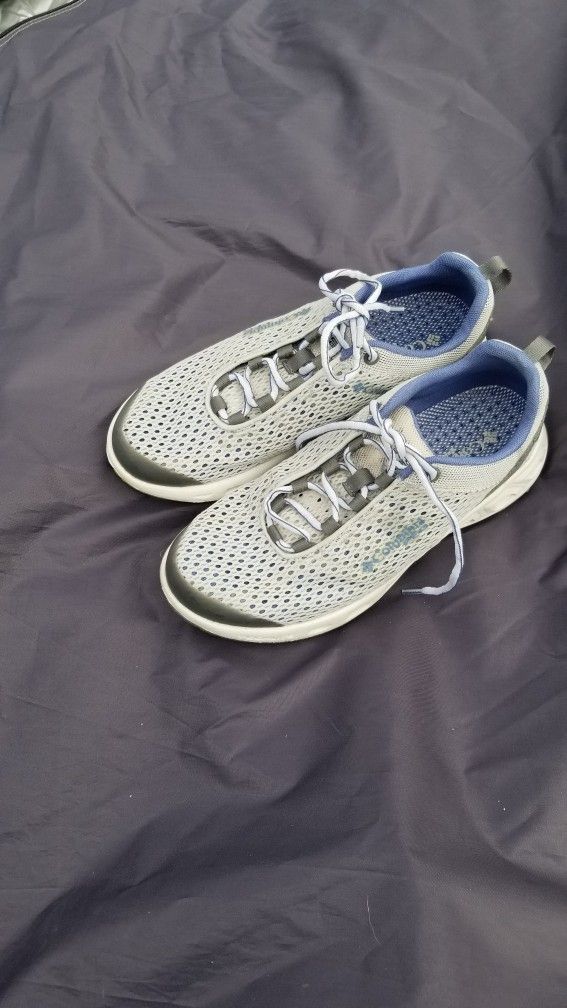 Women's Columbia Blue Grey And White Size 8.5 PFG Shoes