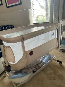 Portable crib momfann, new