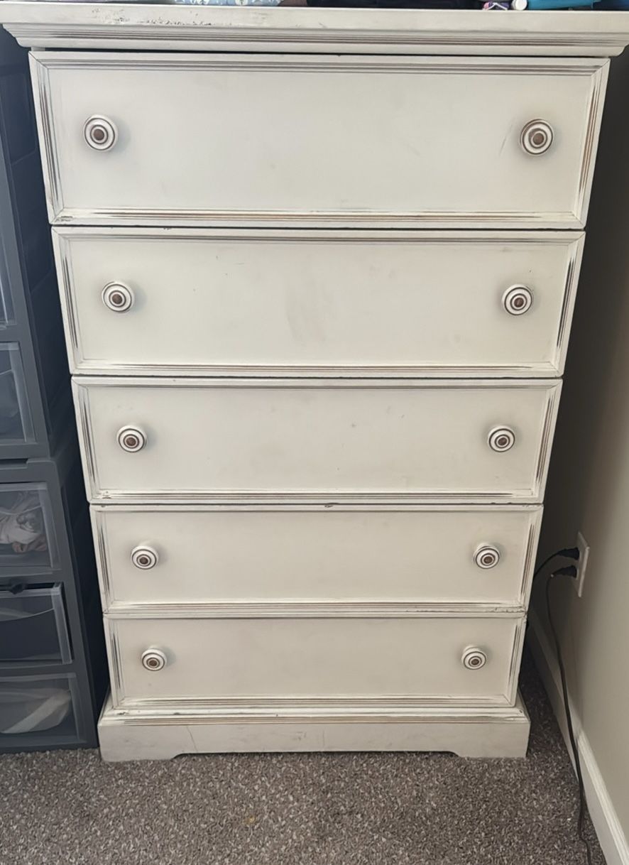 Cream Dresser - Great Quality! Tracks Work Good