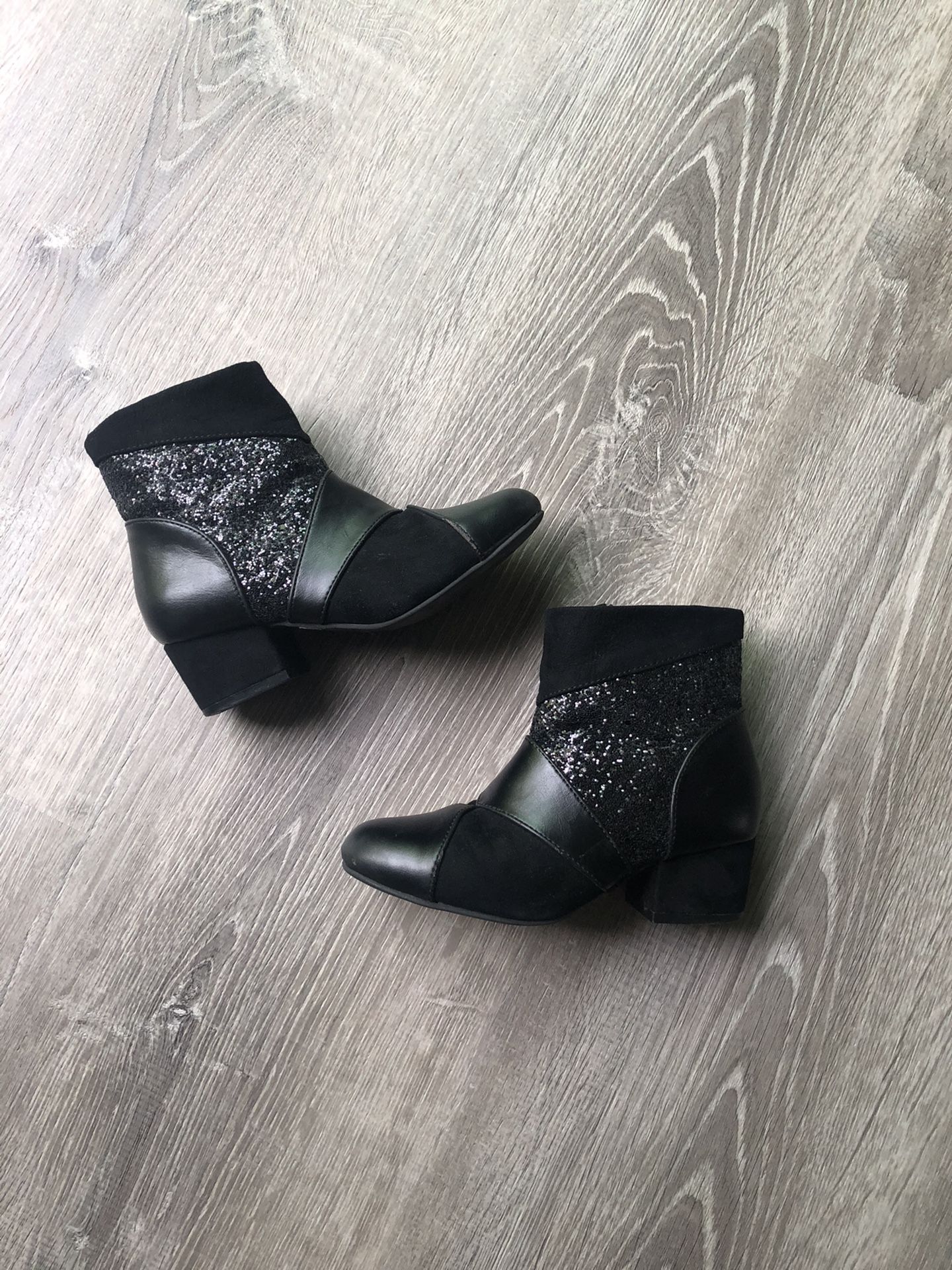 Kenneth Cole Black Booties Girls Size 12