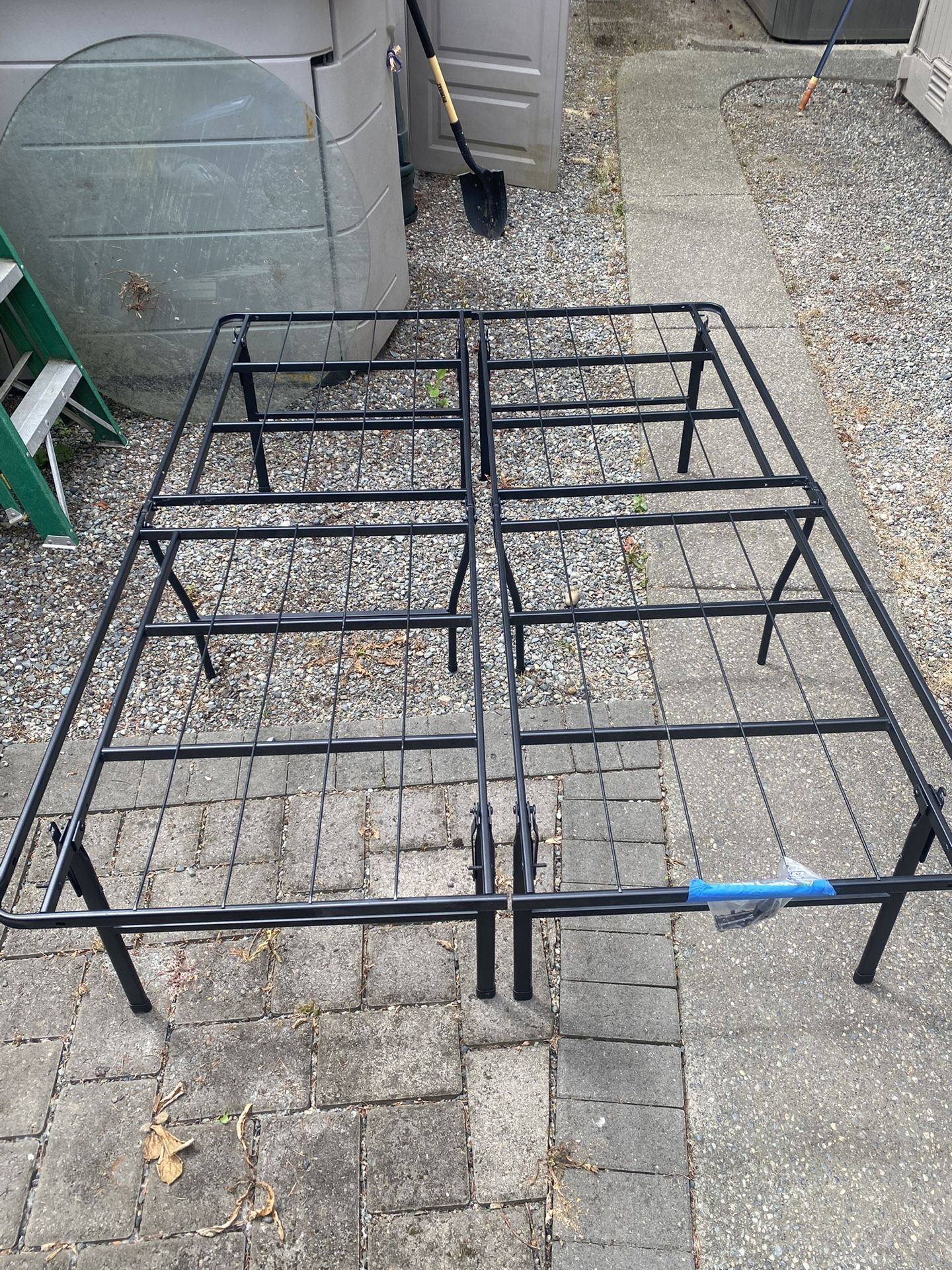 Bed frame - Full Size Mattress