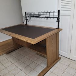 Desk with Detachable Organizer