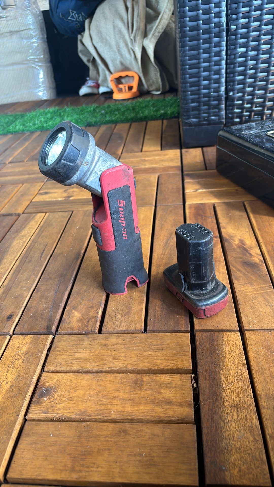 Snap On Flashlight With Battery No Charger