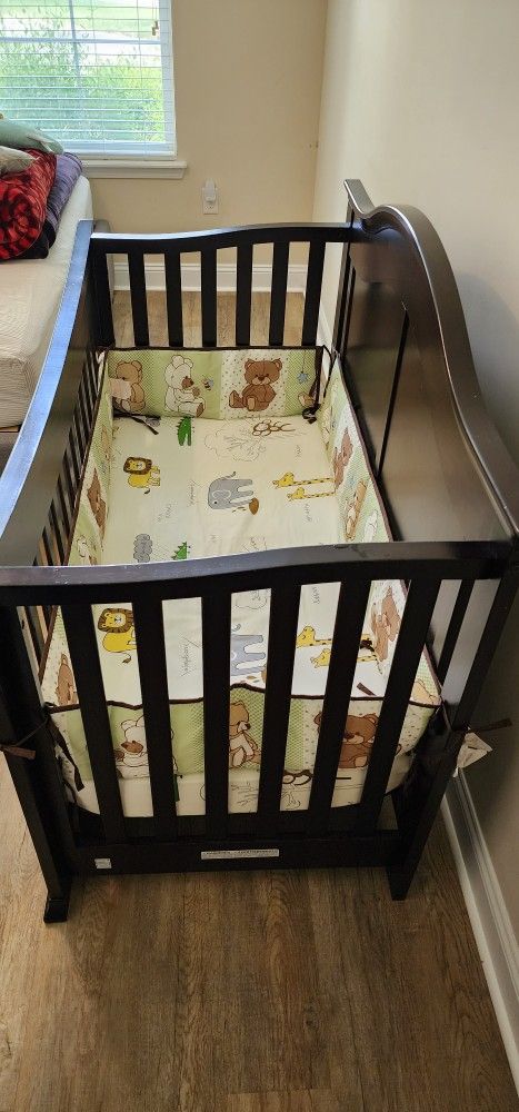 DaVinci Meadow 4-in-1 Convertible Crib