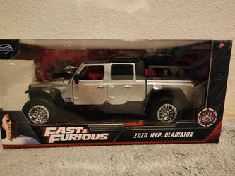 2020 SILVER Jeep Gladiator DIECAST MODEL 31984