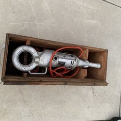RIDGID HANDHELD POWER DRIVE PIPE TREADER 