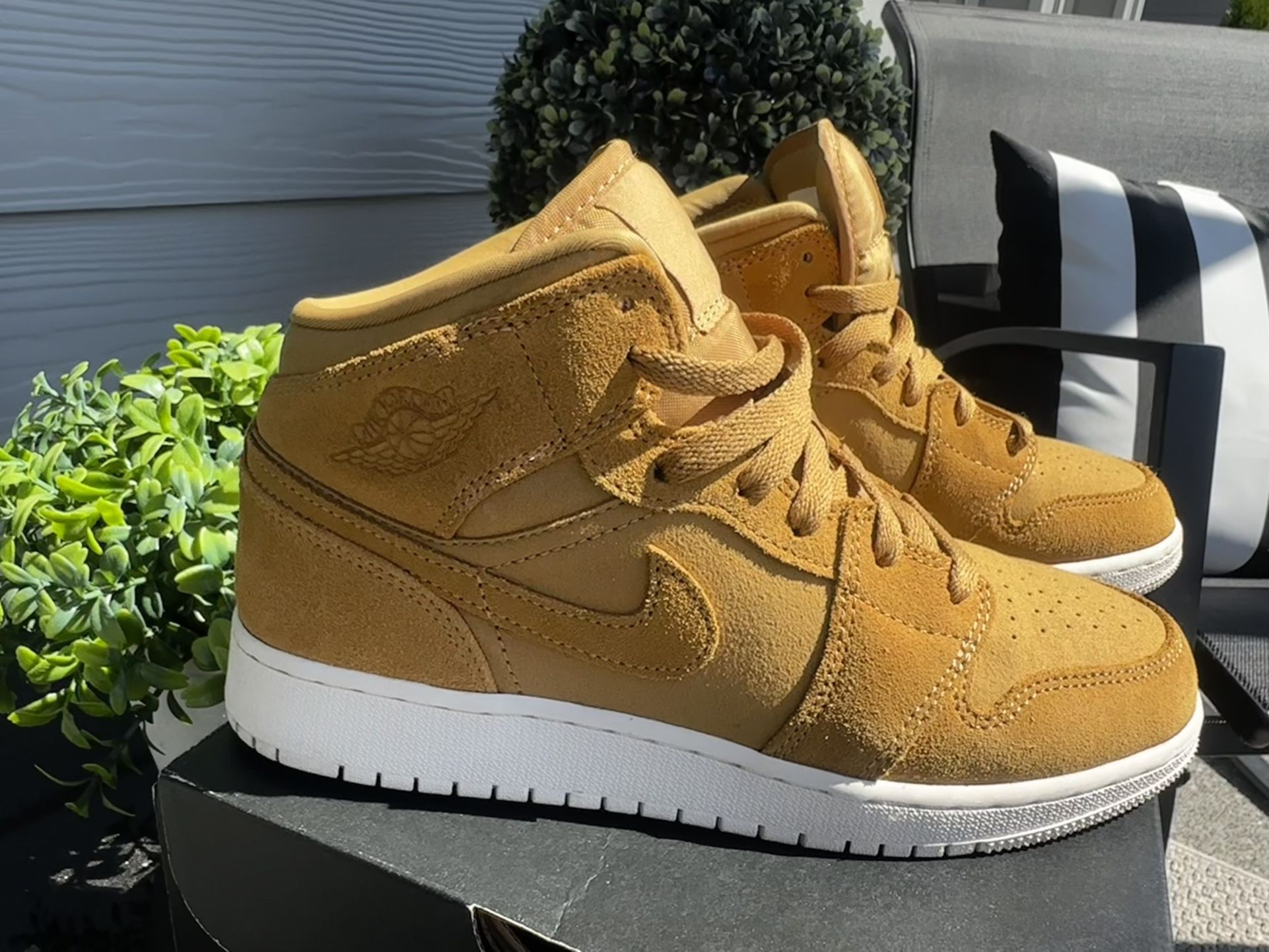 Jordan Retro mid Golden Harvest)