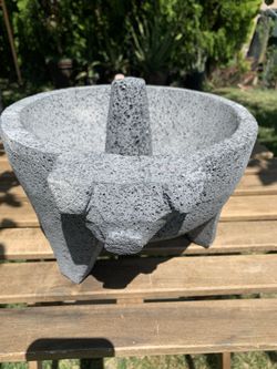 Molcajete de piedra volcánica 8”