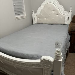 Signature Design by Ashley Exquisite Poster Bed Full Size Bedroom  Set 