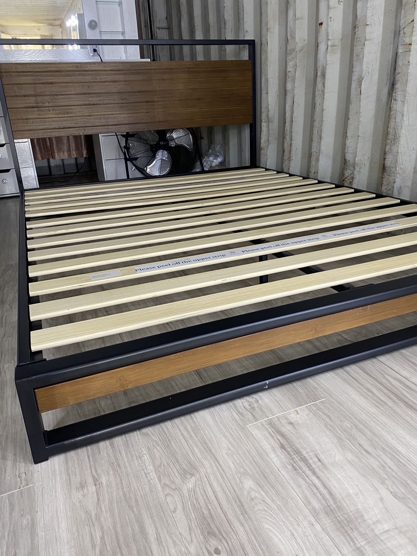 New Queen Platform Bed Frame 