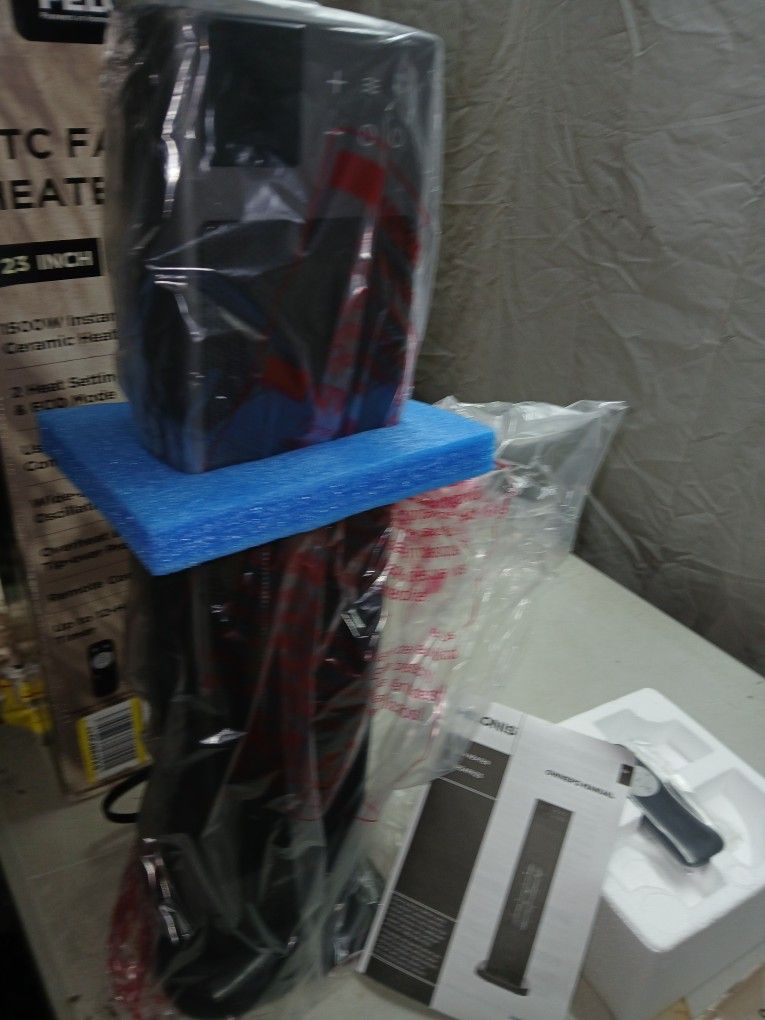 New PELONIS Oscillating Ceramic Tower Indoor Space Heater for Home with Oscillation, Programmable.