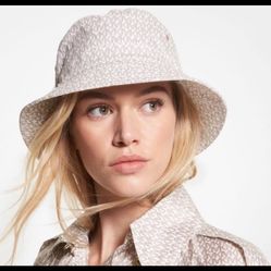 Michael Kors Signature Bucket Hat - New